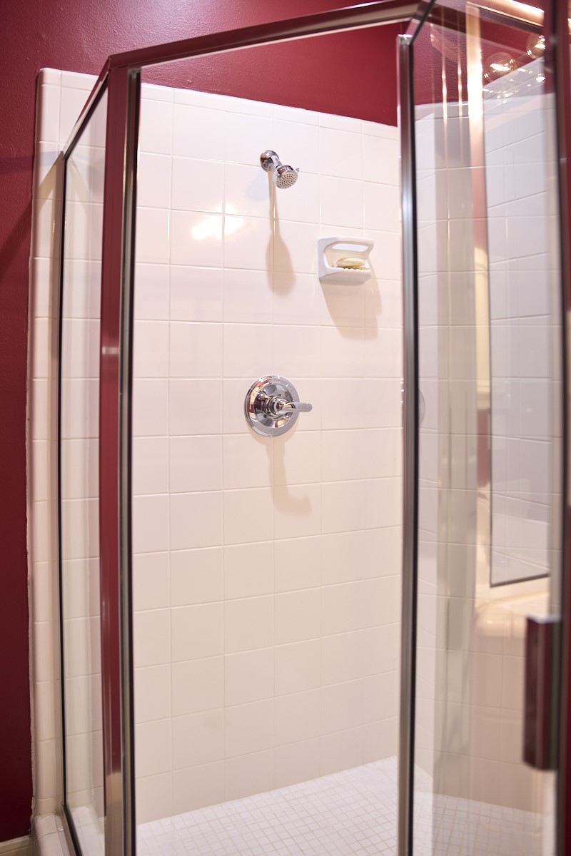 918 Cohn Street Houston, TX 77007 - Photo 32 of 32 a bathroom with a shower