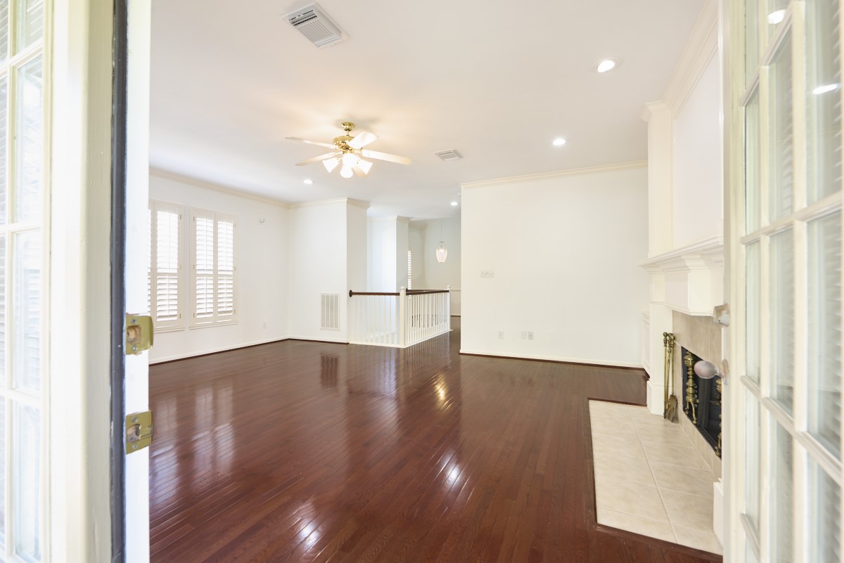 918 Cohn Street Houston, TX 77007 - Photo 4 of 32 a view of an empty room with wooden floor and a window