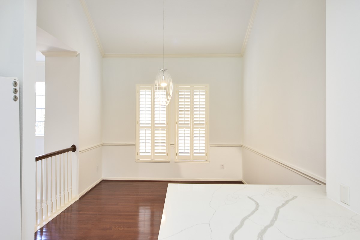 918 Cohn Street Houston, TX 77007 - Photo 10 of 32 a view of an empty room with a window