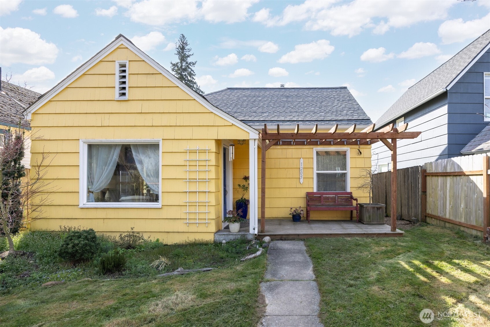 1205 Humboldt Street Bellingham, WA 98225 - Photo 2 of 40