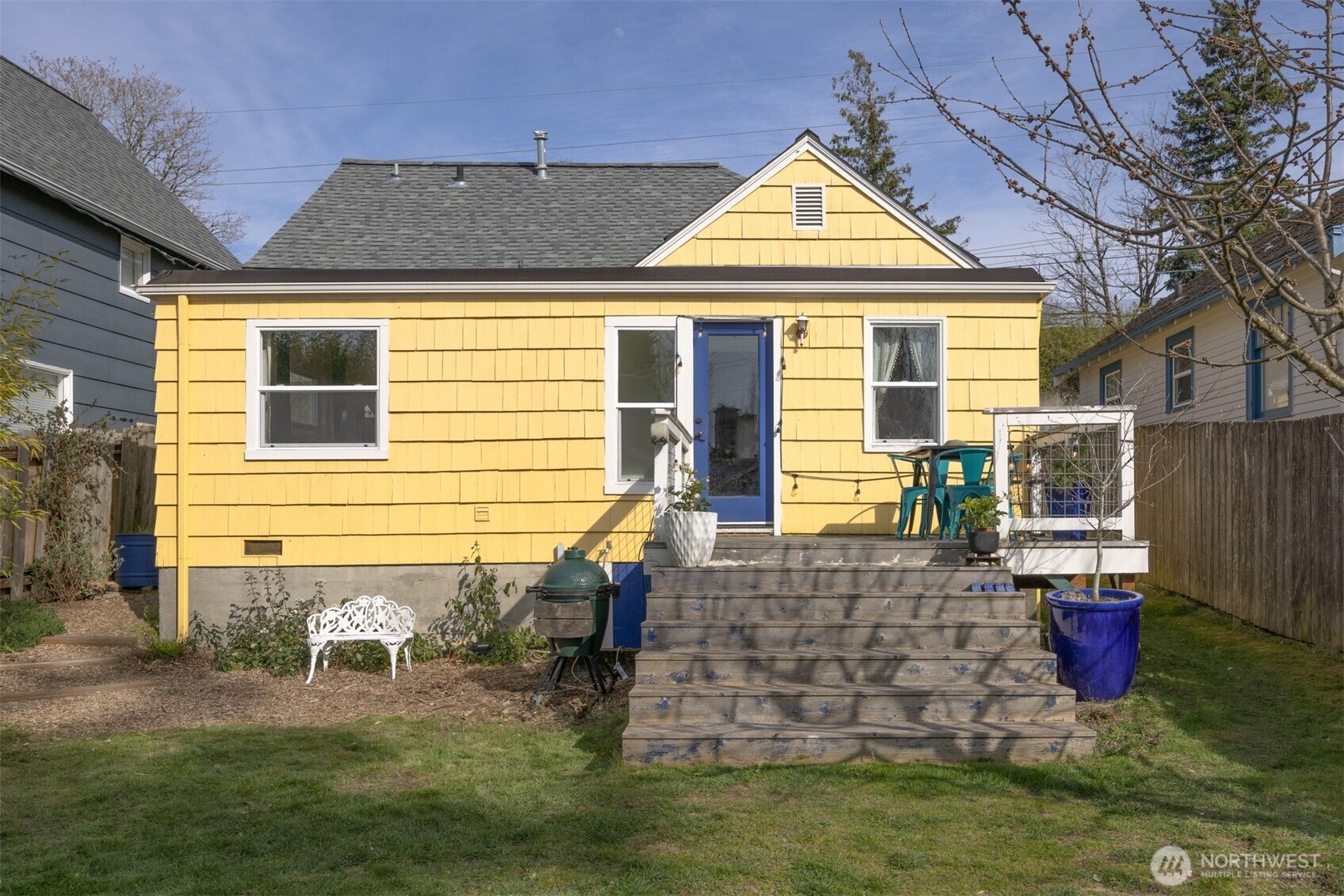 1205 Humboldt Street Bellingham, WA 98225 - Photo 26 of 40 a front view of a house with a yard