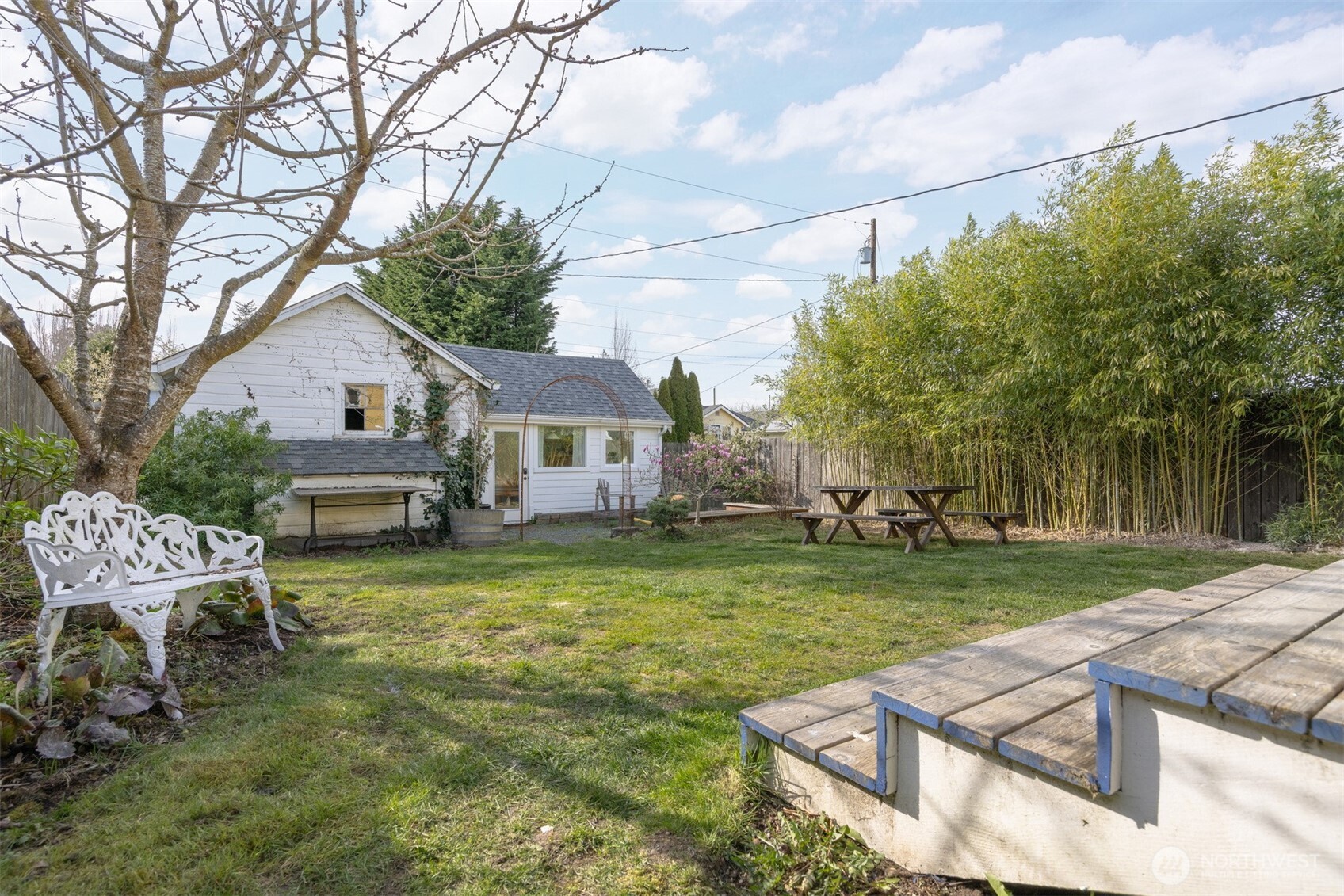 1205 Humboldt Street Bellingham, WA 98225 - Photo 27 of 40 a front view of a house with garden