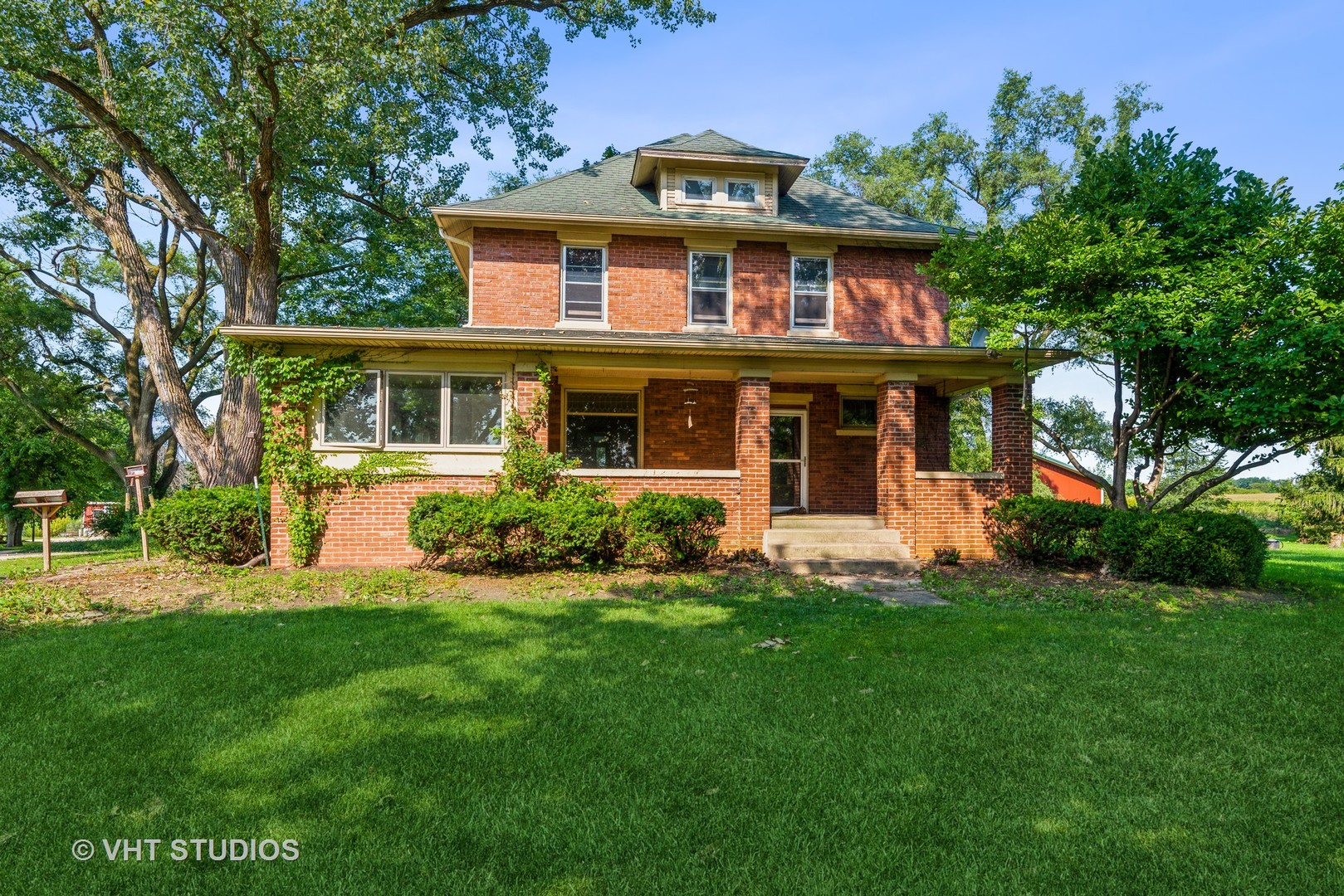 2N100 Brundige Road Elburn, IL 60119 - Photo 1 of 34 front view of a house with a yard