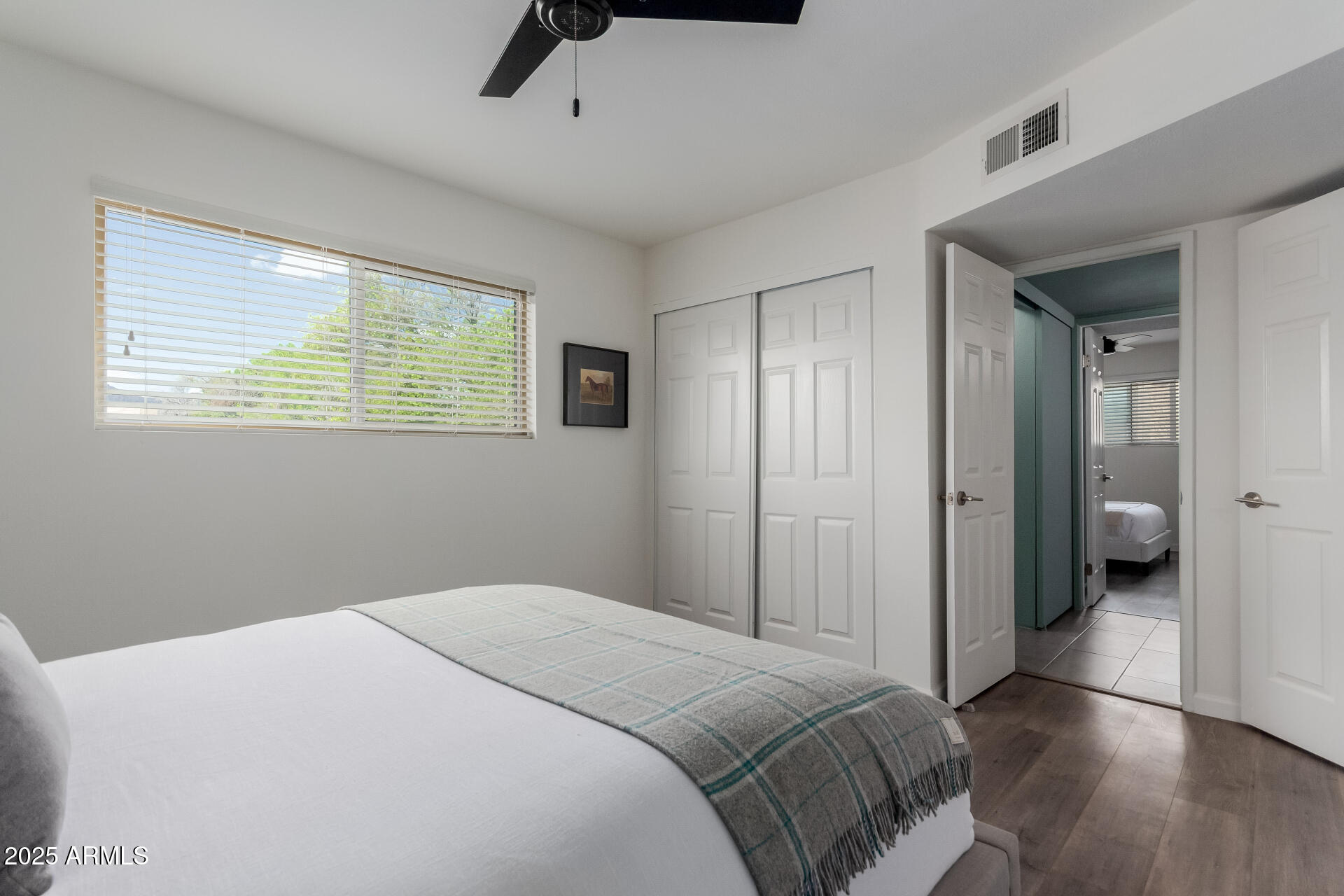 5525 East Thomas Road, Unit M12 Phoenix, AZ 85018 - Photo 16 of 42 Primary bedroom