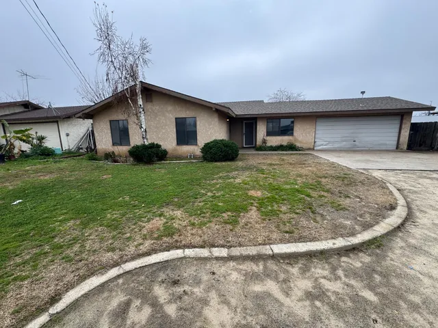 $279,900 | 2433 West Clemenceau Avenue, Caruthers, CA 93609