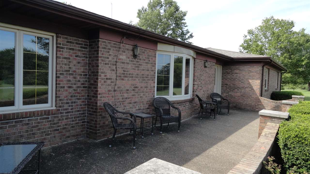 1777 Country Road Boonville, IN 47601 - Photo 4 of 36