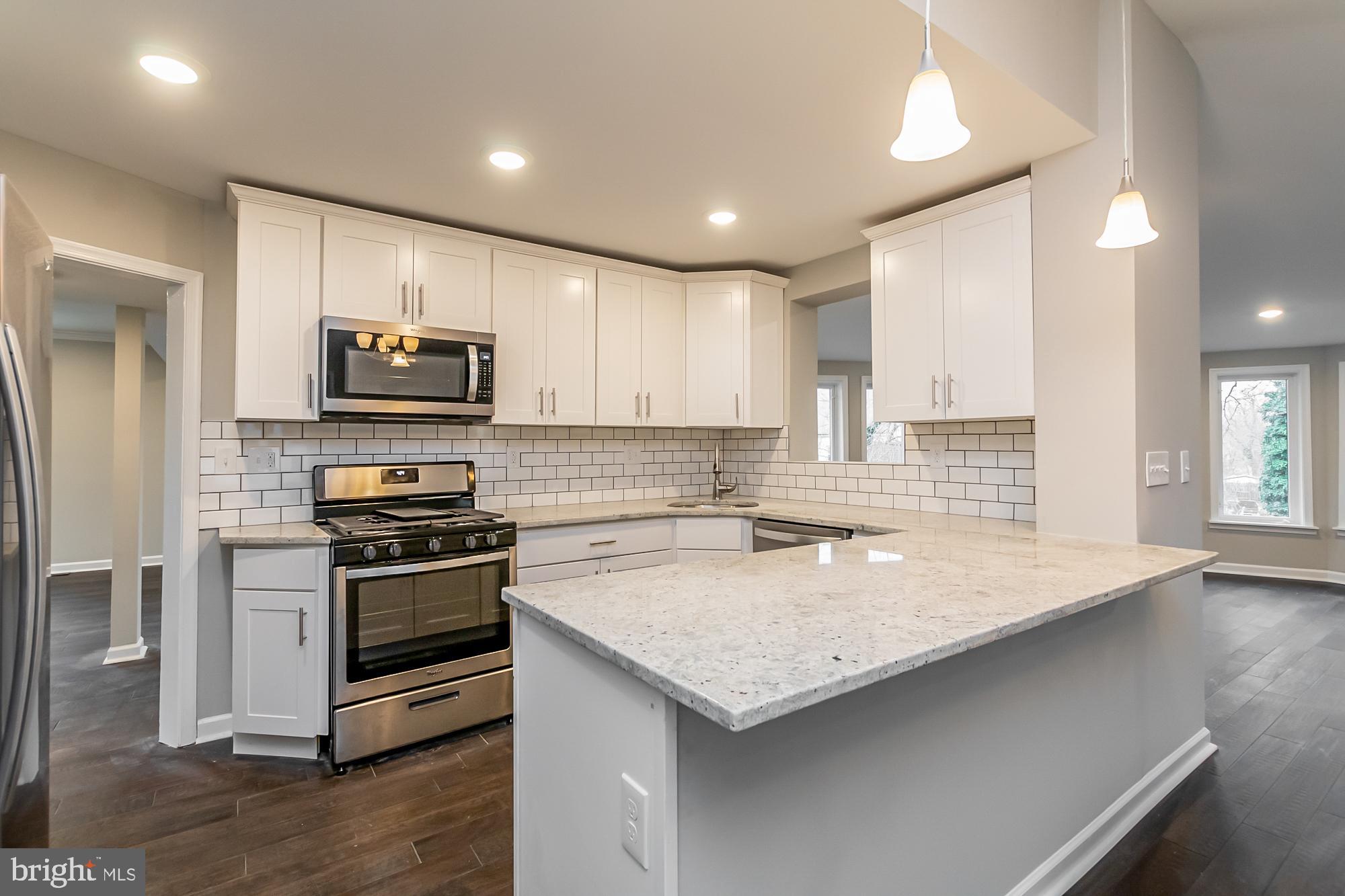 7306 Old Harford Road Baltimore, MD 21234 - Photo 12 of 35 Modern Kitchen wGranite Counters & Bar