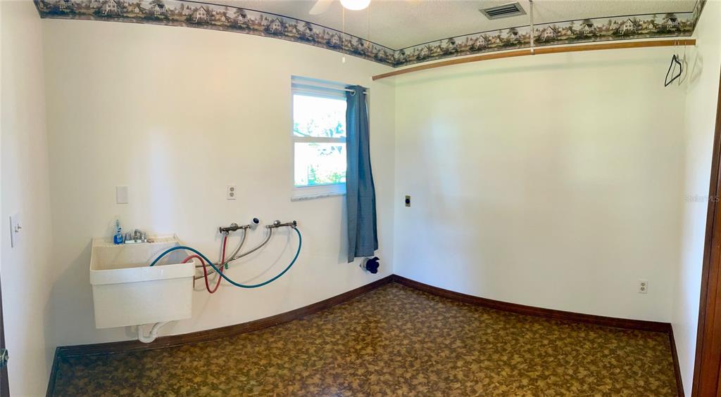 4524 Southeast 11th Place Ocala, FL 34471 - Photo 22 of 31 a bathroom with a shower