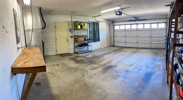 a view of a back yard