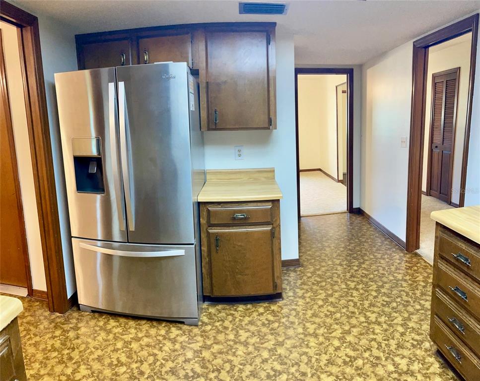 4524 Southeast 11th Place Ocala, FL 34471 - Photo 8 of 31 a kitchen with stainless steel appliances granite countertop a refrigerator and a stove