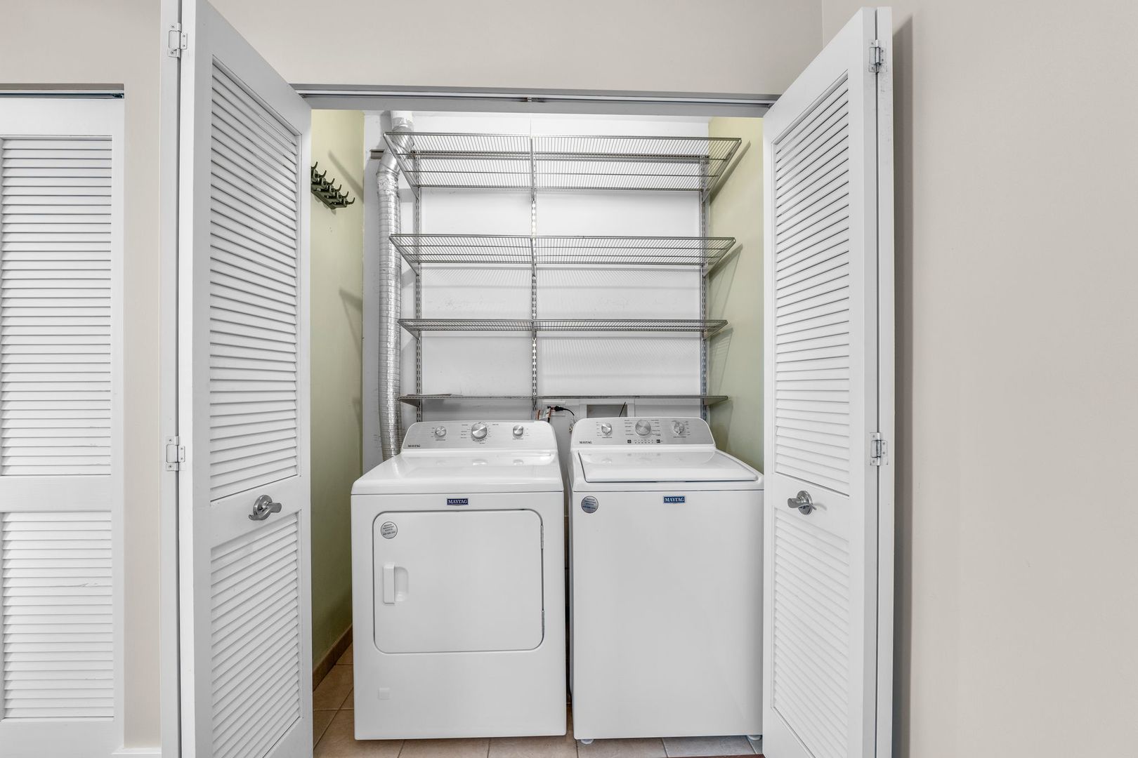 351 Front Street, Unit 2212 Lemont, IL 60439 - Photo 21 of 36 a utility room with dryer and washer