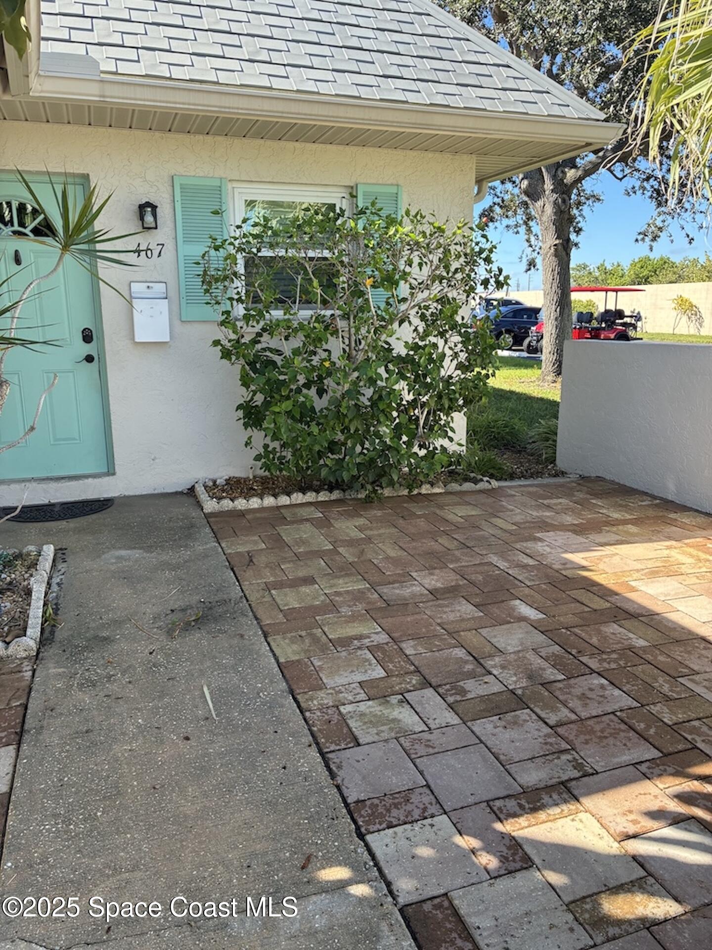 a view of a backyard with plants and outdoor seating