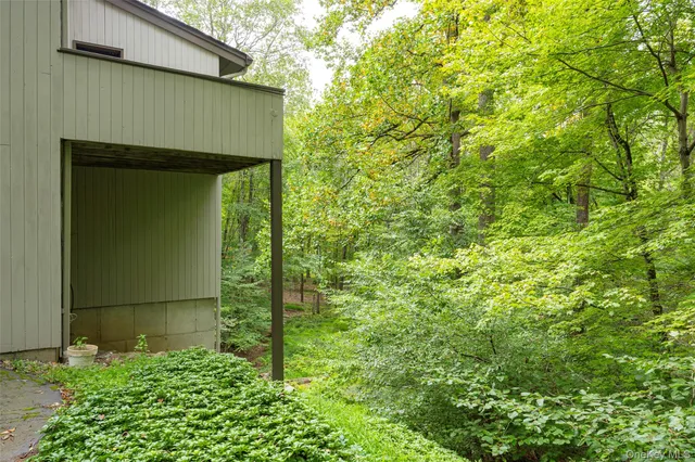 $1,150,000 | 51 Major Lockwood Lane, Pound Ridge, NY 10576