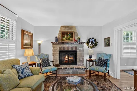 $439,900 | 471 South Clay Avenue, St. Louis, MO 63122