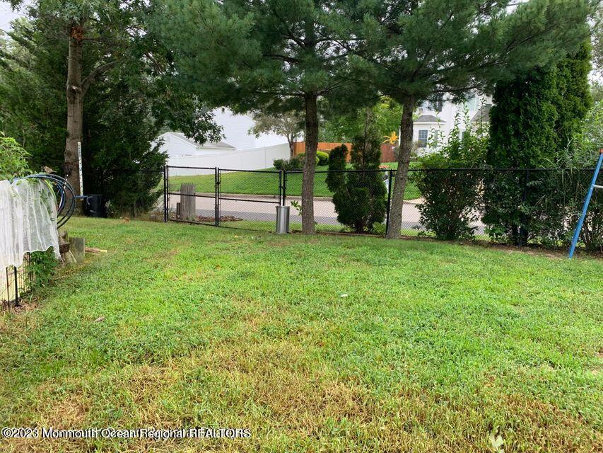 128 Sailing Road Manahawkin, NJ 08050 - Photo 8 of 9 yard8