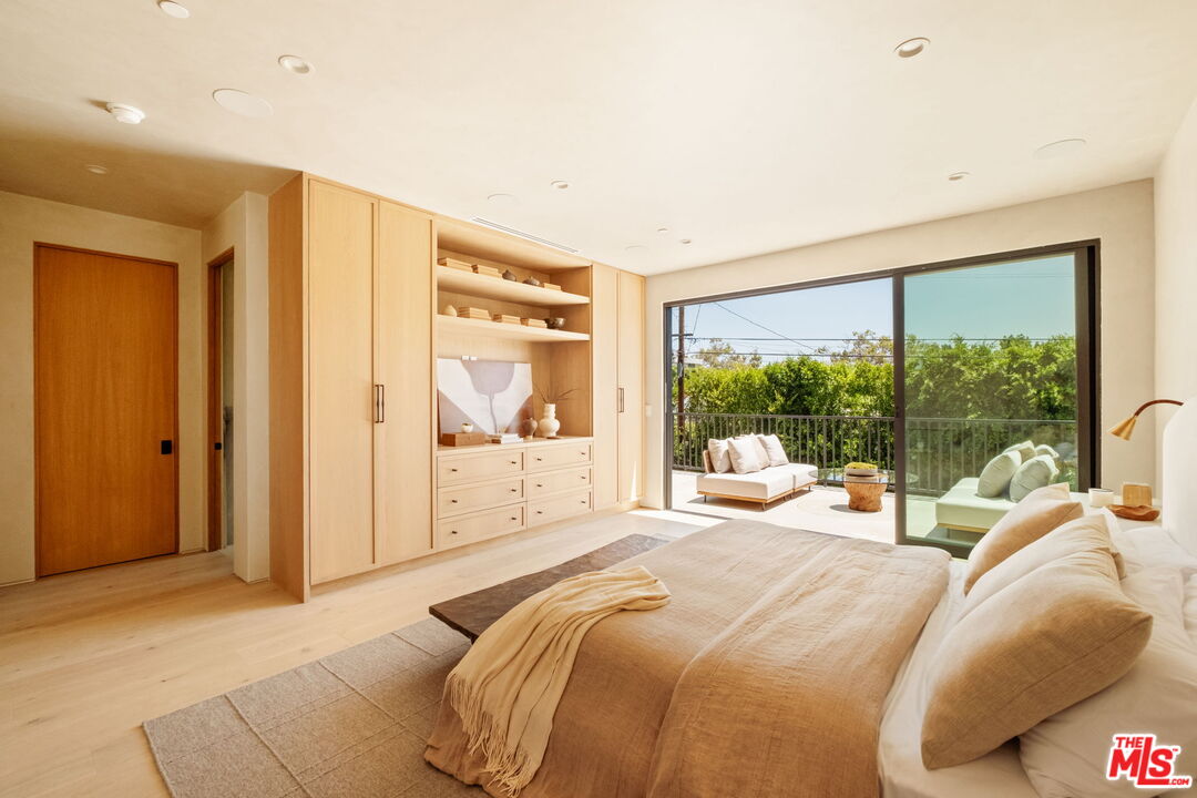 636 North Laurel Avenue Los Angeles, CA 90048 - Photo 18 of 31 a bedroom with a bed and large windows