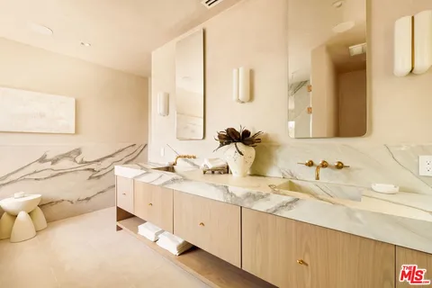 $4,495,000 | 636 North Laurel Avenue, Los Angeles, CA 90048