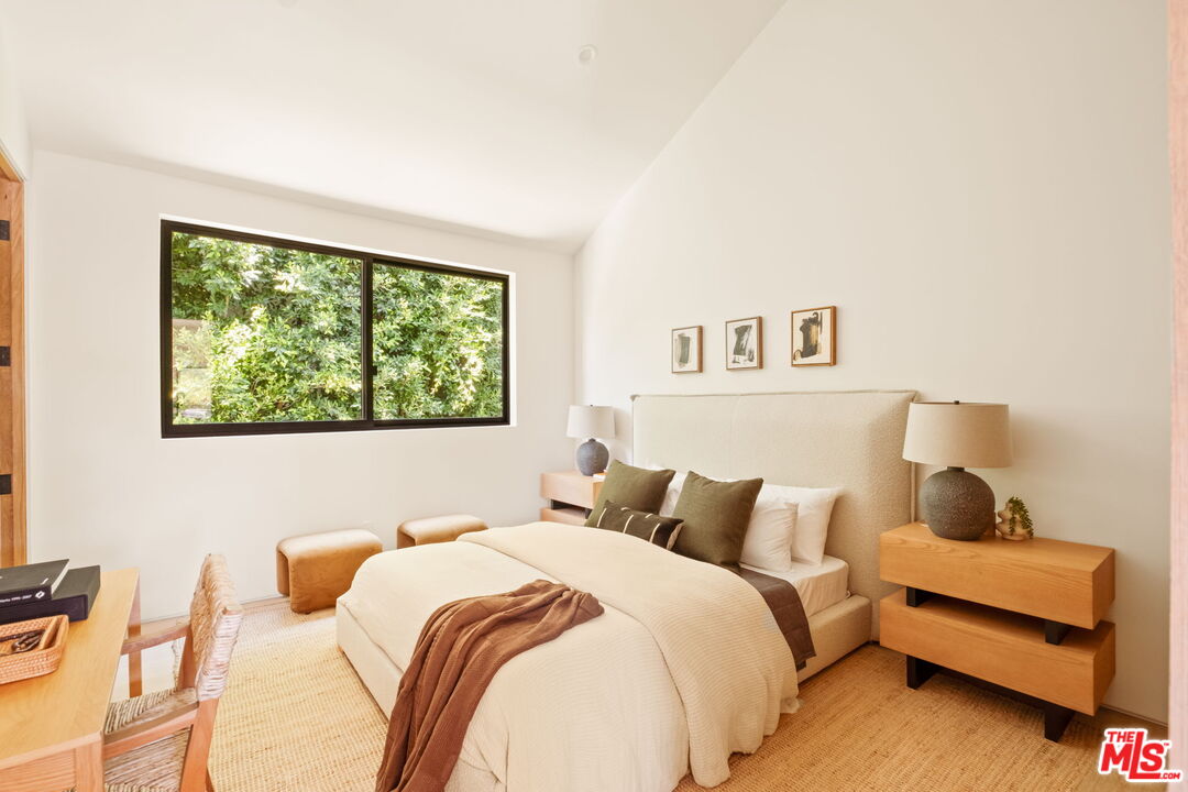 636 North Laurel Avenue Los Angeles, CA 90048 - Photo 27 of 31 a bedroom with a bed and a painting on the wall