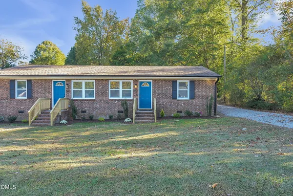 a view of a house with a backyard