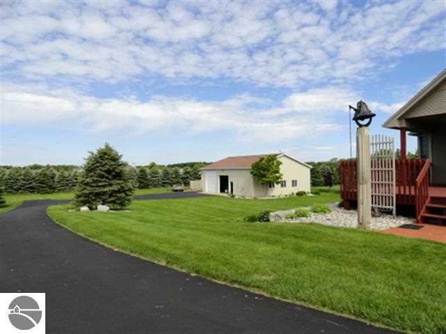 576 South Rusch Road Traverse City, MI 49696 - Photo 38 of 44 1747131-37.JPG