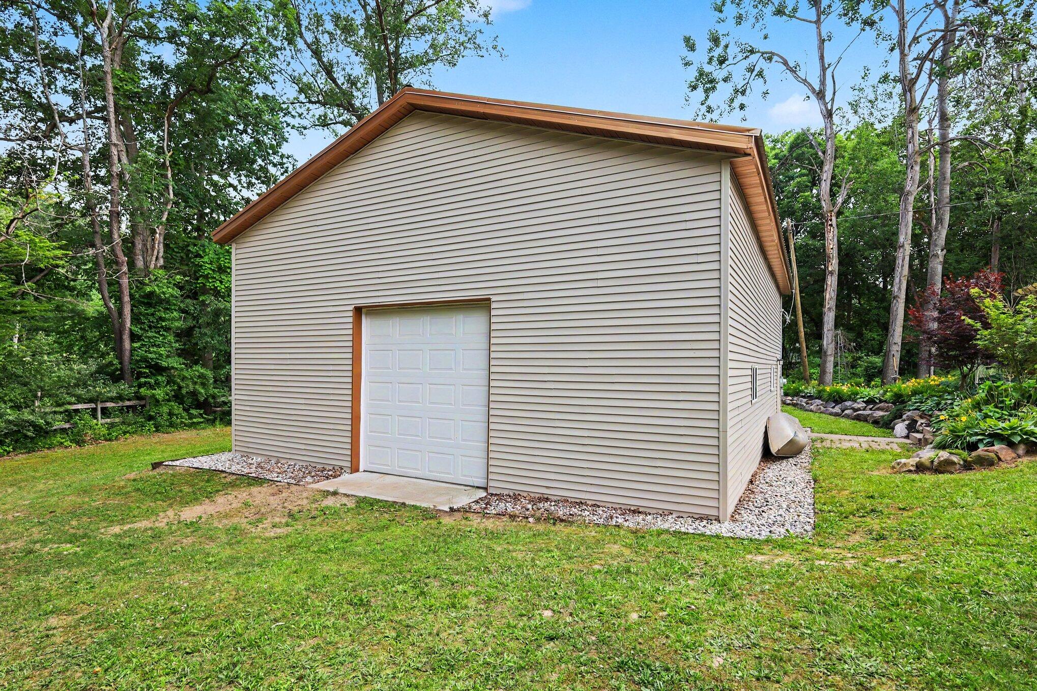 3155 11 Mile Road Northeast Rockford, MI 49341 - Photo 28 of 33 037_file_8442