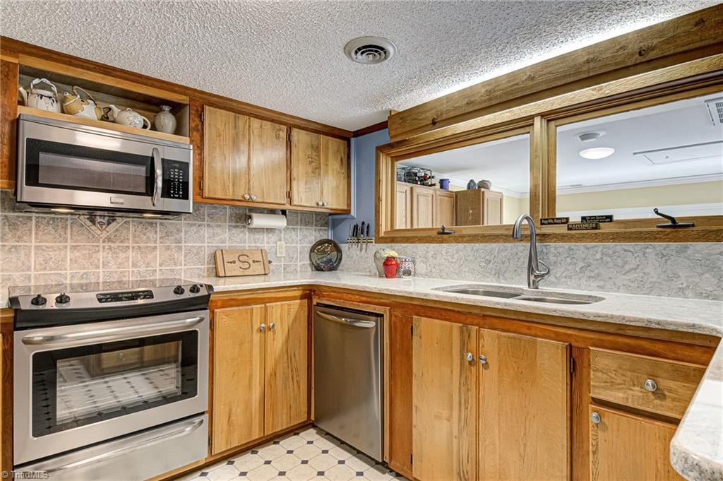 6255 Lake Front Road Greensboro, NC 27406 - Photo 12 of 47 Gallery Image 12
