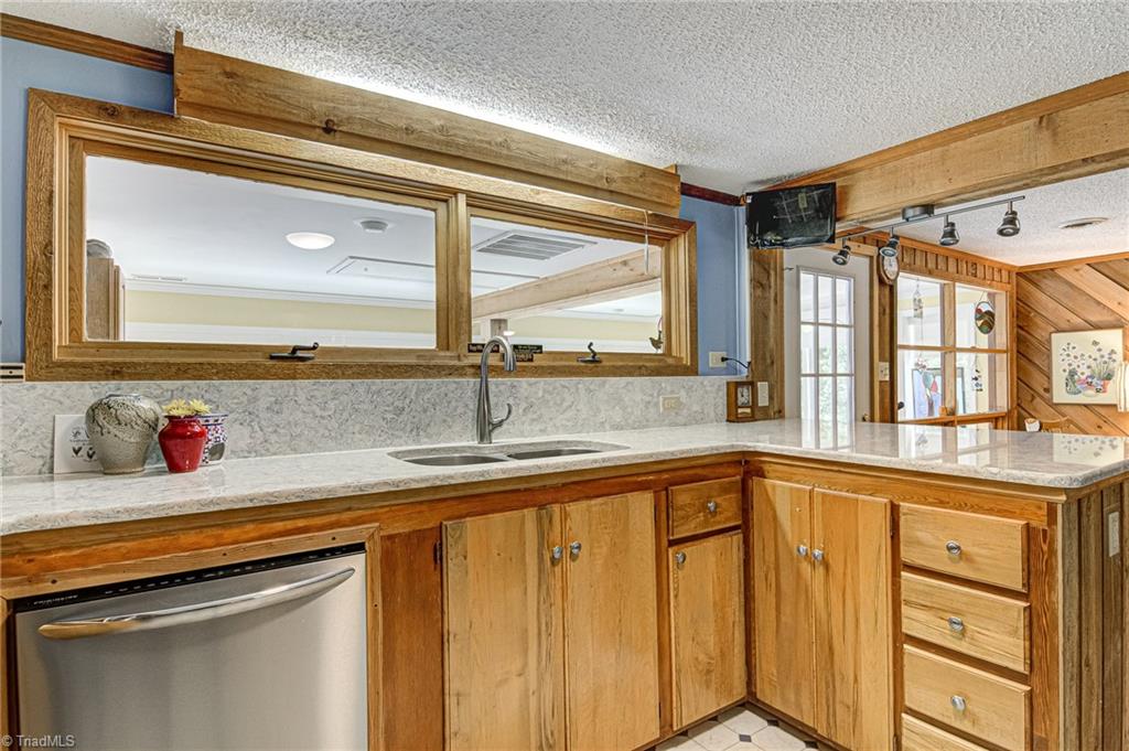 6255 Lake Front Road Greensboro, NC 27406 - Photo 15 of 47 Gallery Image 15
