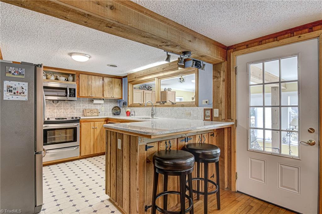 6255 Lake Front Road Greensboro, NC 27406 - Photo 10 of 47 Gallery Image 10