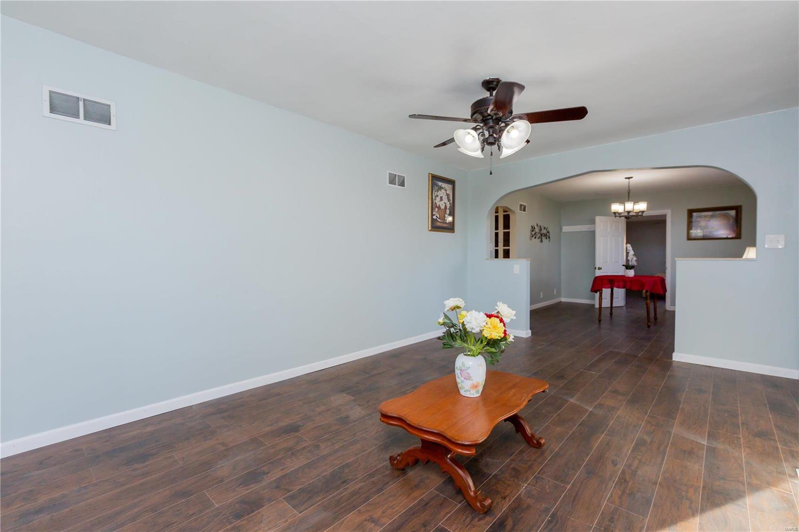 1631 Parker Road St. Louis, MO 63138 - Photo 4 of 23 Gallery Image 4
