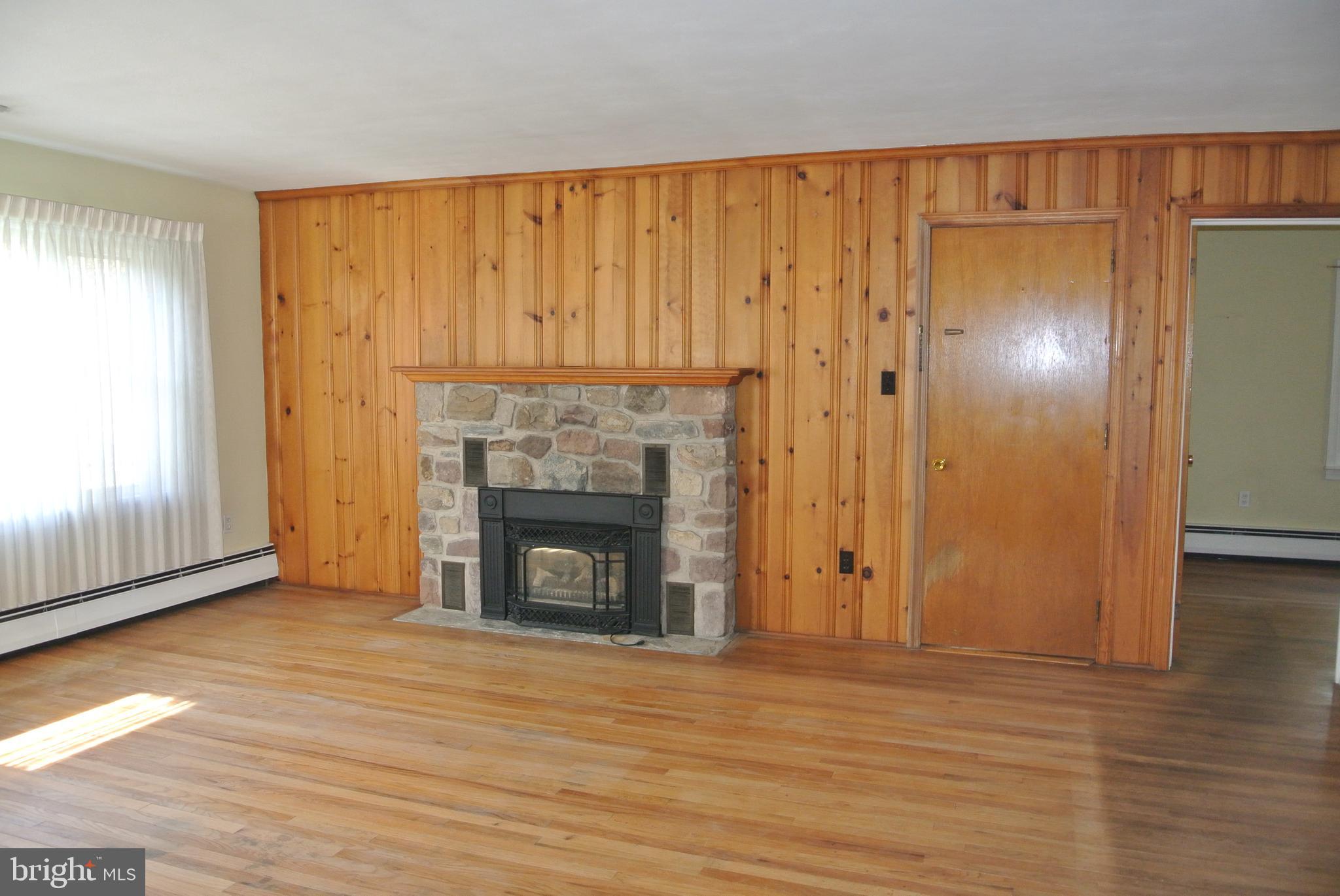 110 Midway Road Phoenixville, PA 19460 - Photo 9 of 44 LivingRoom