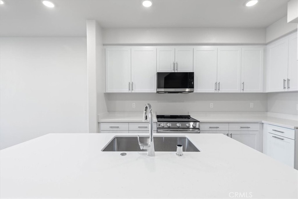 9516 Hannah Way Riverside, CA 92503 - Photo 6 of 19