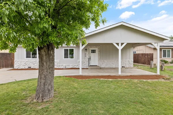 $335,000 | 215 Lombardy Lane, Lemoore, CA 93245