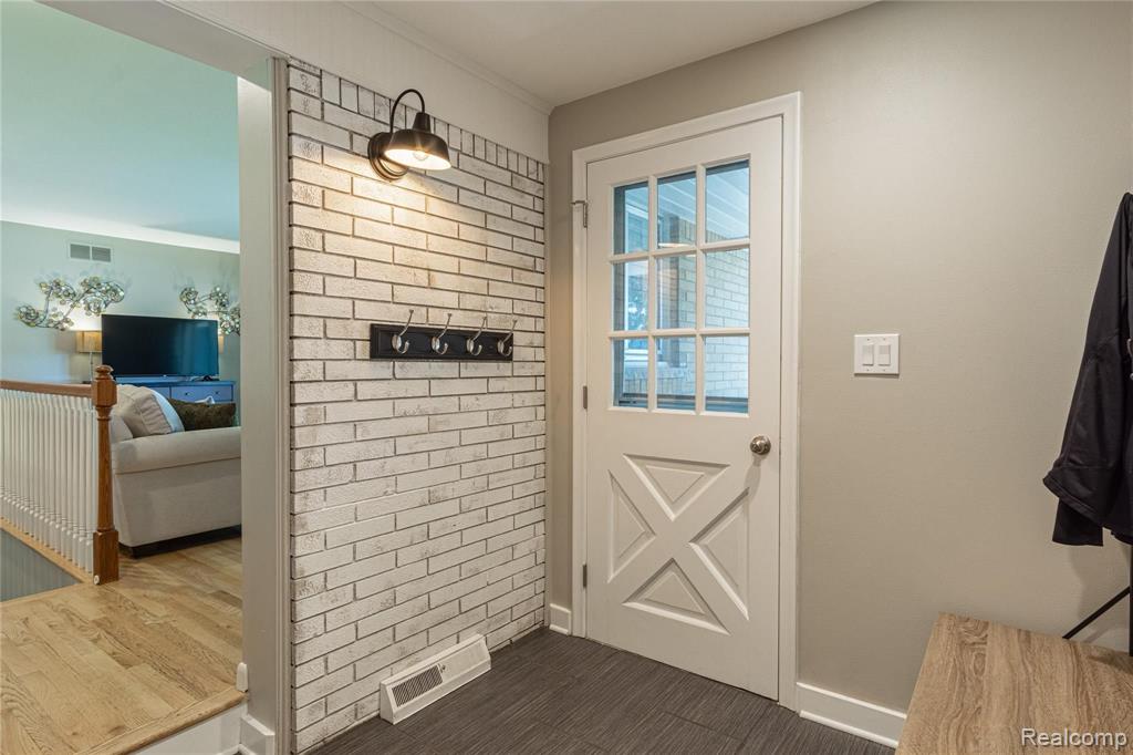 93 Texas Avenue Rochester Hills, MI 48309 - Photo 23 of 39