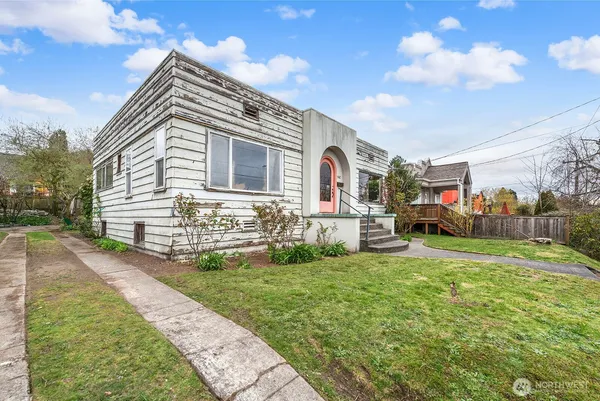 $850,000 | 1142 North 77th Street, Seattle, WA 98103