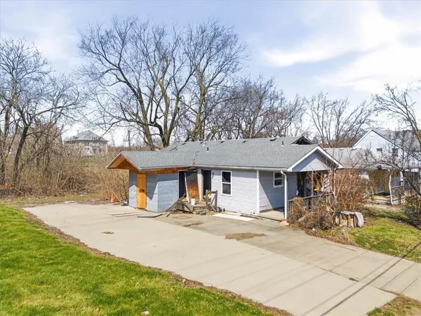 $1 | 3120 Highland Avenue, Kansas City, MO 64109