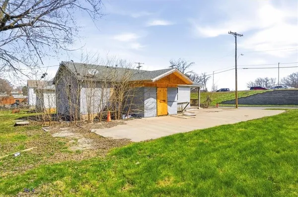 $1 | 3120 Highland Avenue, Kansas City, MO 64109