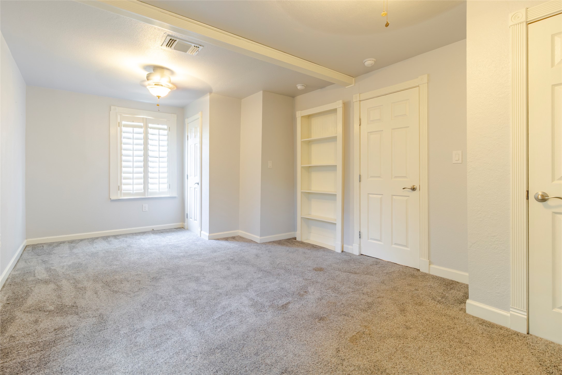 4459 Pettytown Road Dale, TX 78616 - Photo 28 of 30 an empty room with windows and closet