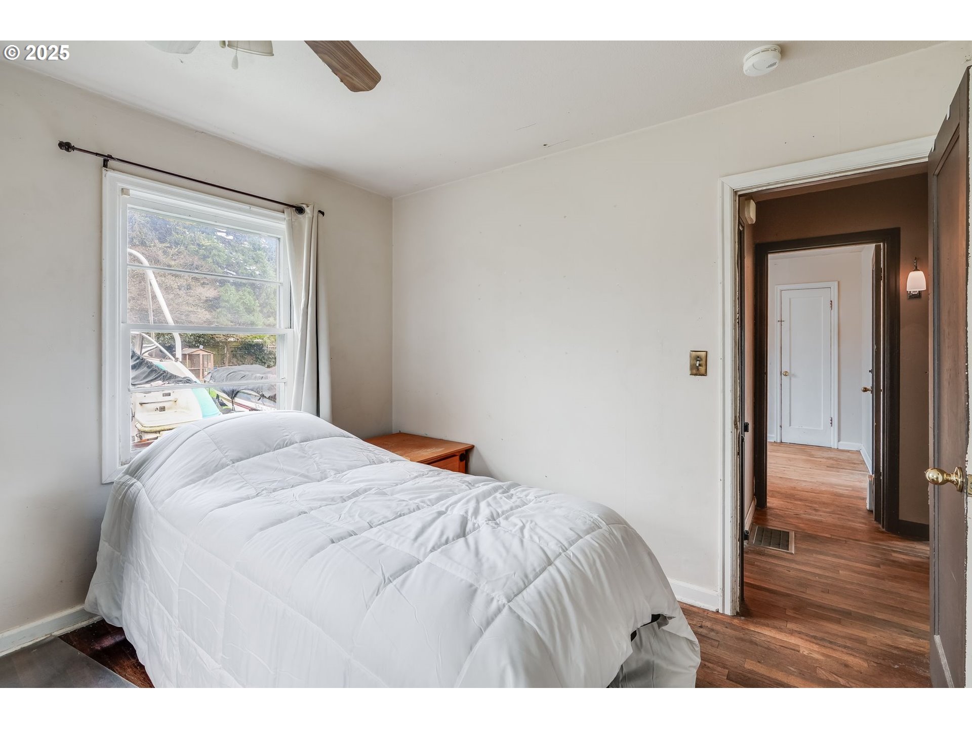 12413 Southeast Mill Street Portland, OR 97233 - Photo 11 of 34