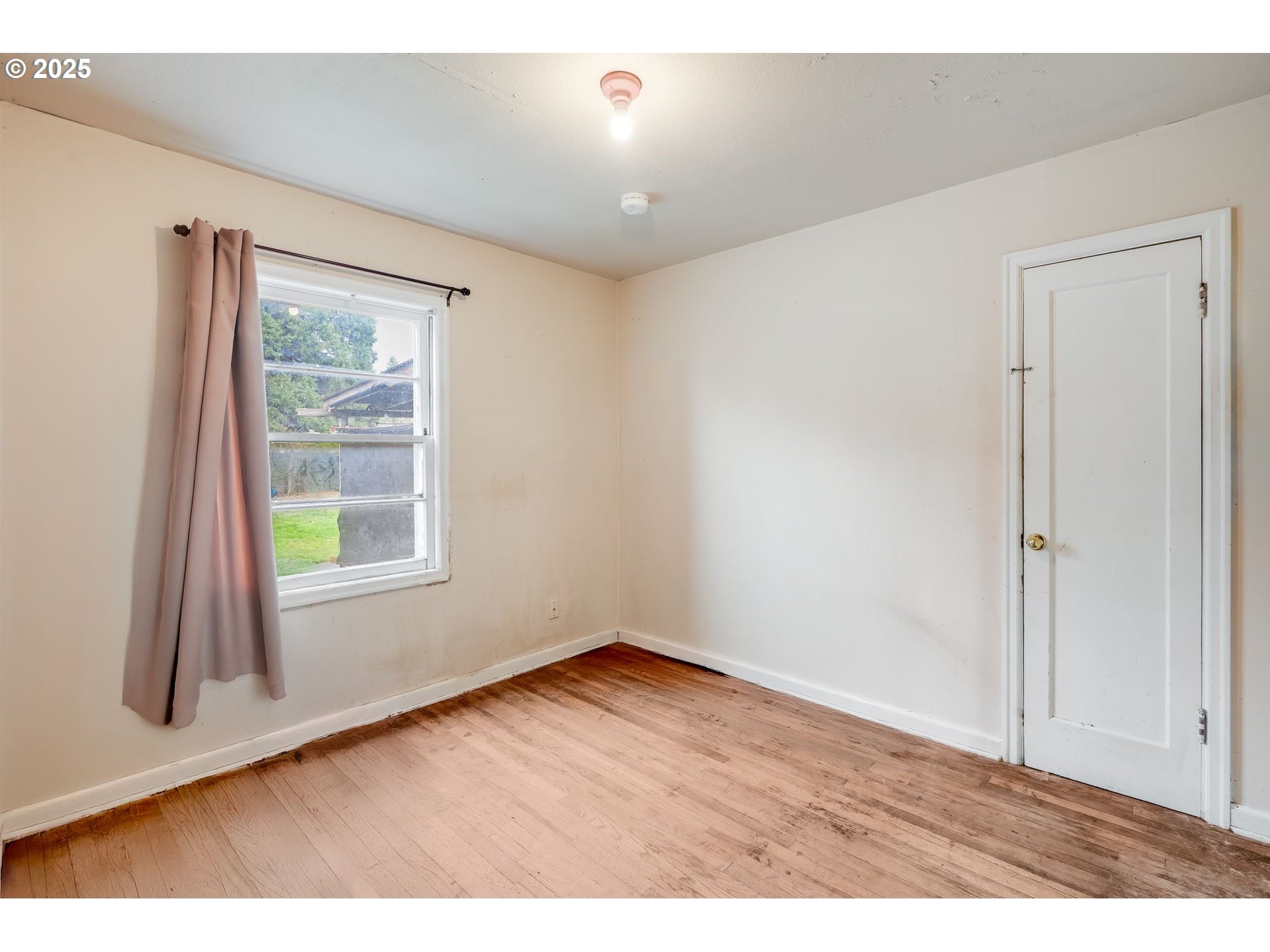 12413 Southeast Mill Street Portland, OR 97233 - Photo 12 of 34