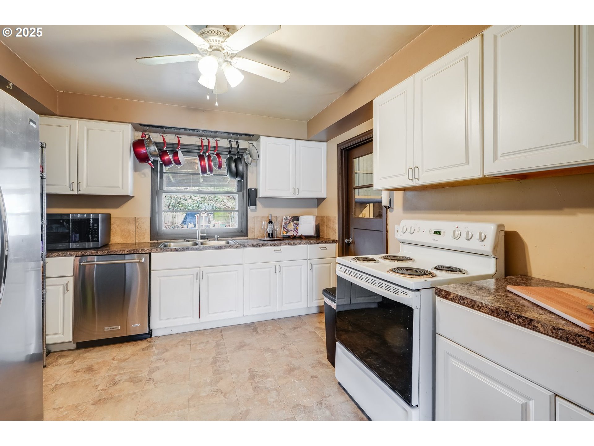 12413 Southeast Mill Street Portland, OR 97233 - Photo 15 of 34