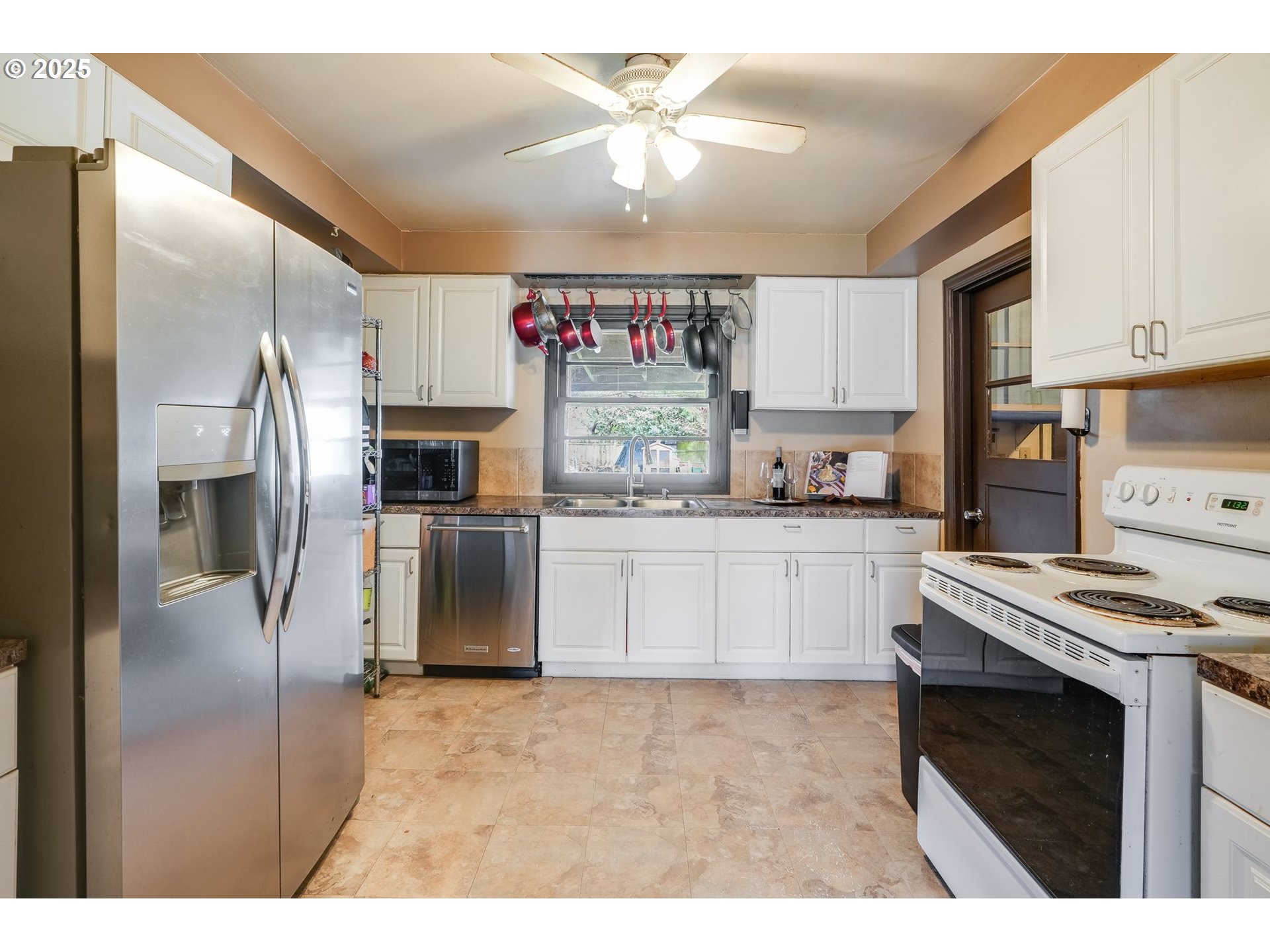 12413 Southeast Mill Street Portland, OR 97233 - Photo 16 of 34