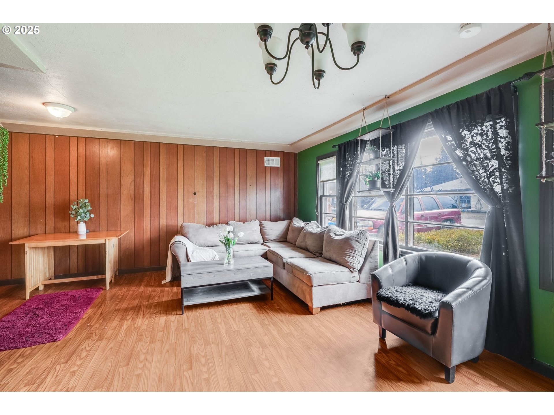 12413 Southeast Mill Street Portland, OR 97233 - Photo 5 of 34