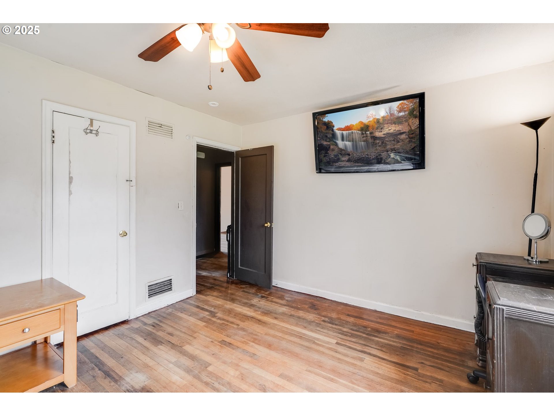 12413 Southeast Mill Street Portland, OR 97233 - Photo 8 of 34