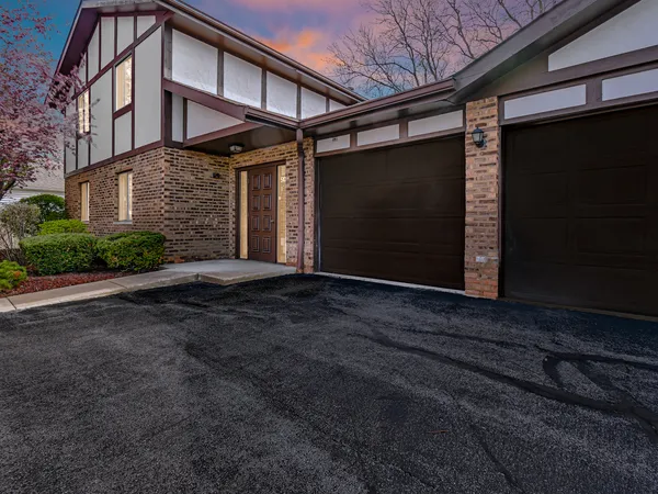 $197,900 | 5100 West 122nd Street, Unit 2B, Alsip, IL 60803