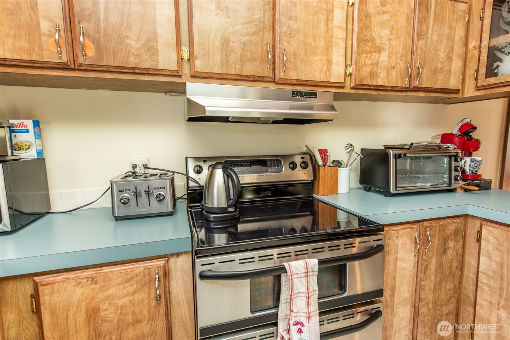 325 North 5th Avenue, Unit 48 Sequim, WA 98382 - Photo 26 of 40 a kitchen with stainless steel appliances granite countertop a stove and a microwave