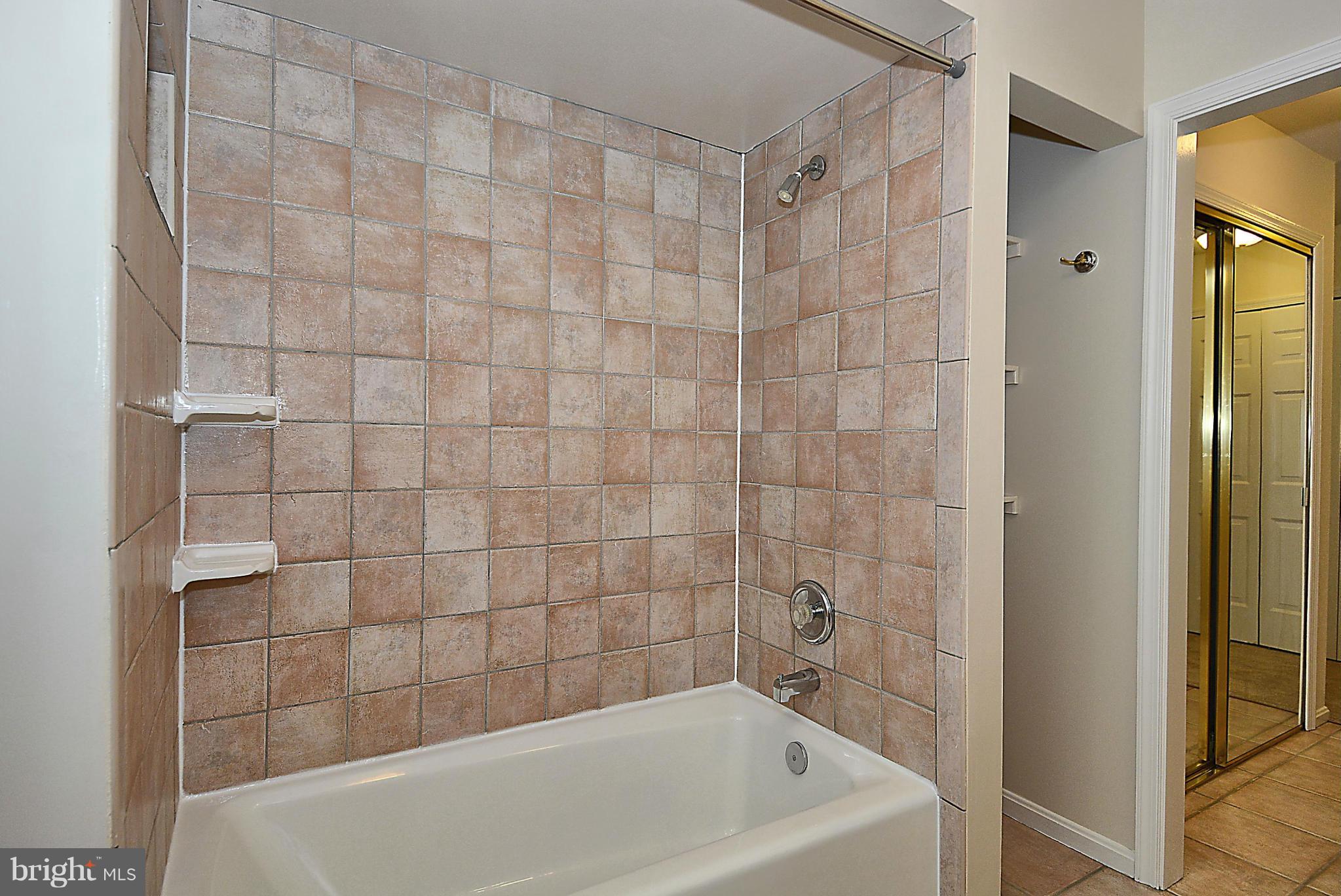 11822 Riders Lane Reston, VA 20191 - Photo 13 of 29 Bath (Master)