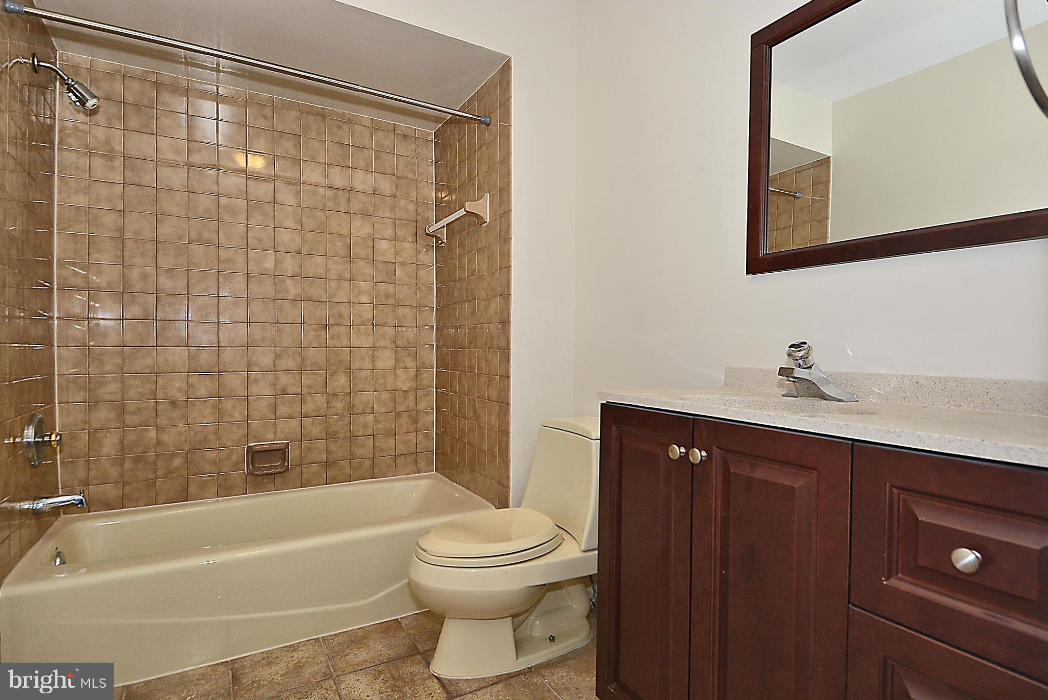 11822 Riders Lane Reston, VA 20191 - Photo 18 of 29 Bath