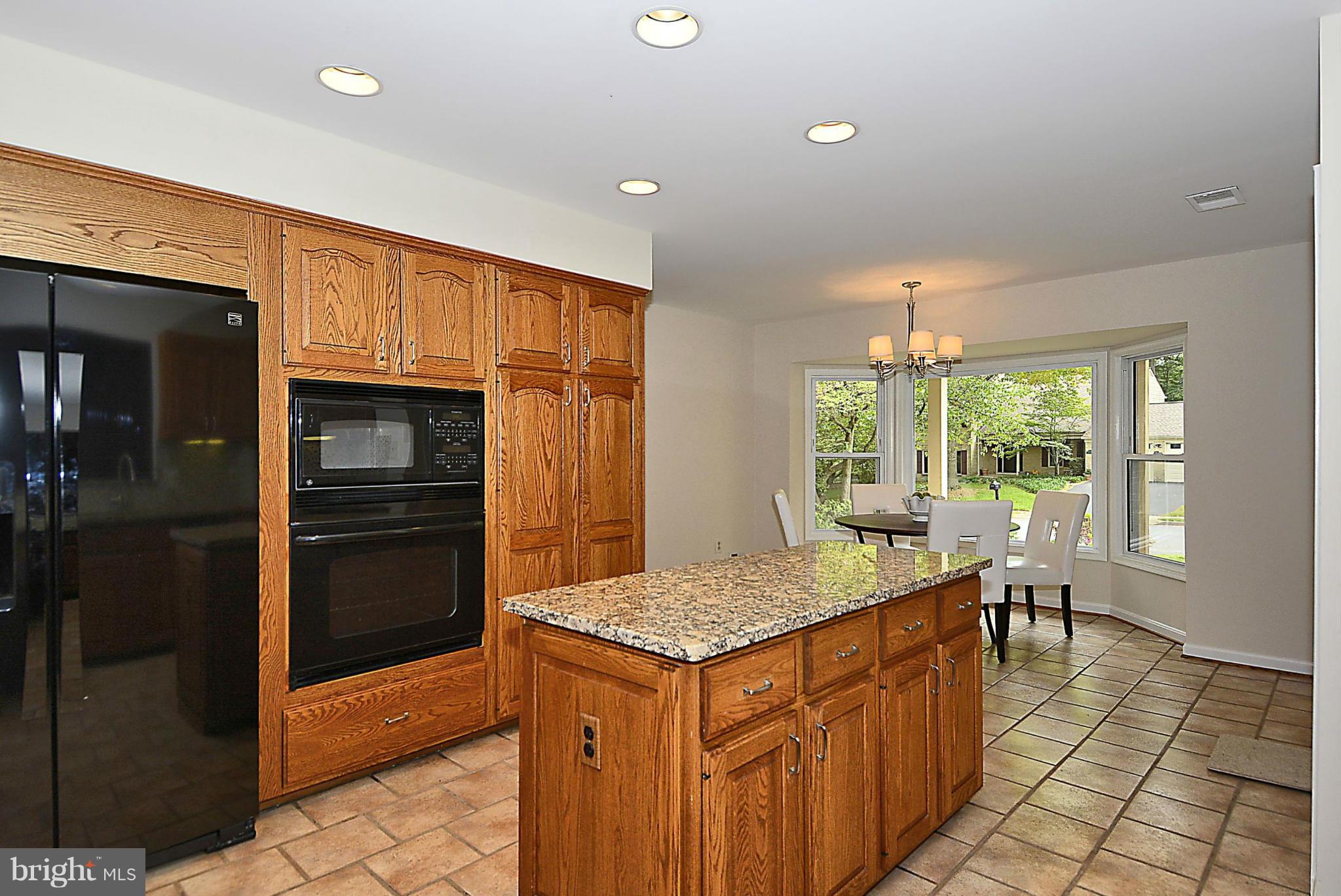 11822 Riders Lane Reston, VA 20191 - Photo 3 of 29 Kitchen