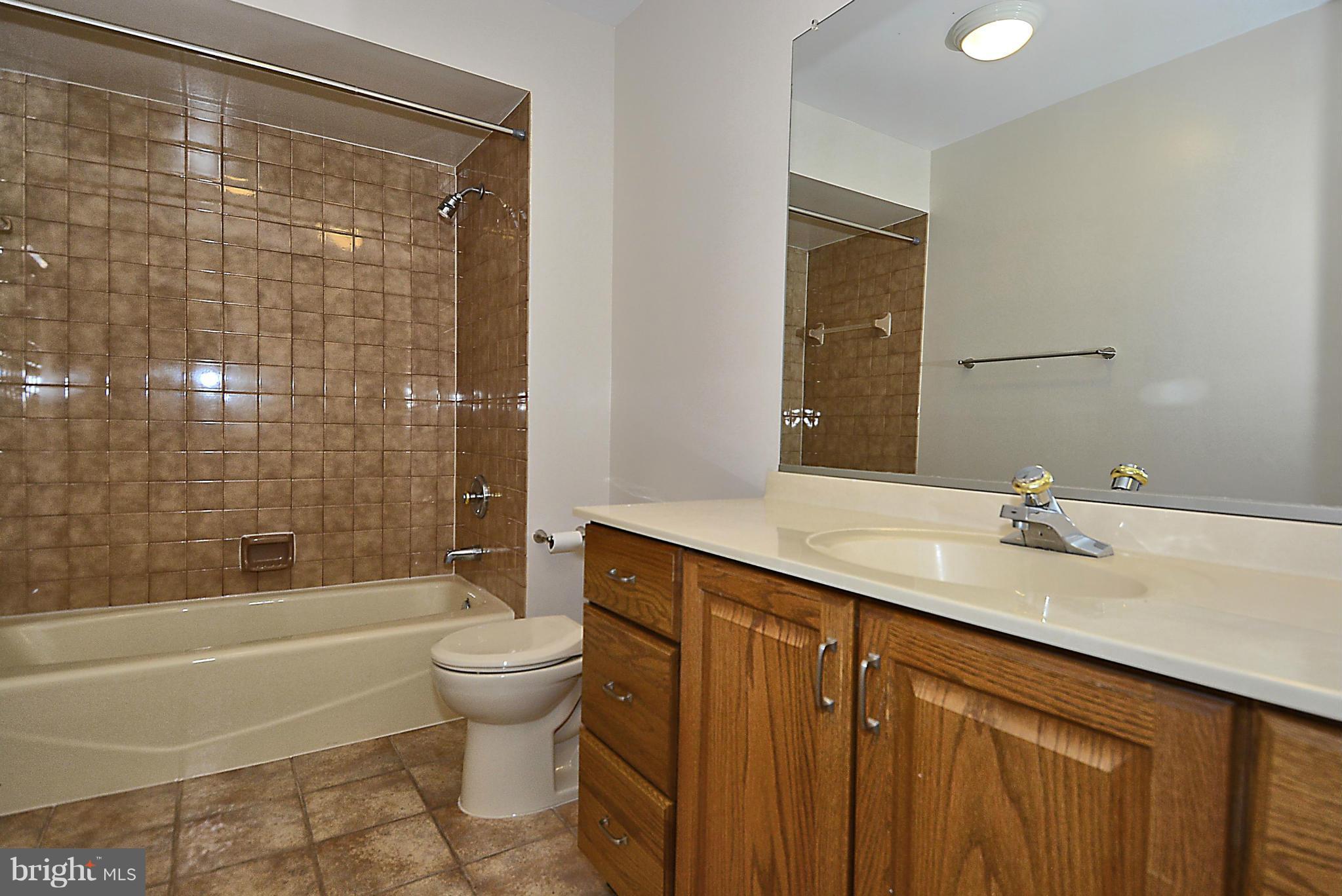 11822 Riders Lane Reston, VA 20191 - Photo 22 of 29 Bath