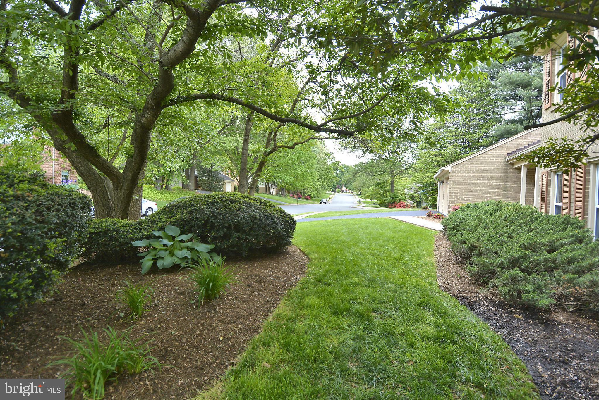11822 Riders Lane Reston, VA 20191 - Photo 24 of 29 Exterior (Front)